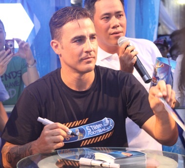 Ký tặng người hâm mộ