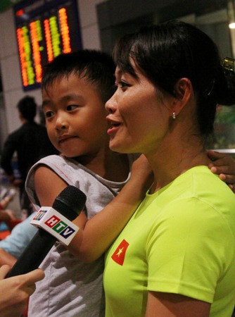 Trong khi đàn chị Huyền Diệu nhẹ nhàng đón