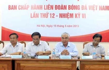 Cồng kềnh với ban chỉ đạo các đội tuyển bóng đá - 1 Đi SEA Games có nhất thiết phải đi đông thế này không?