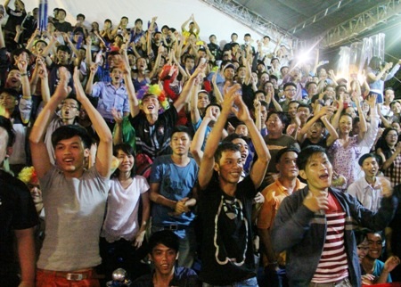 Khán giả tiếp tục phấn khích với sự có mặt của Cannavaro