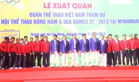 Đoàn TTVN trong lễ xuất quân