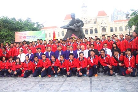 Các VĐV Taekwondo biểu diễn thể hiện khí thế của đoàn TTVN