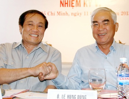 Ông Lê Hùng Dũng làm quyền Chủ tịch VFF - 1 |Ông Lê Hùng Dũng (phải) sẽ là Quyền chủ tịch VFF, thay cho ông Nguyễn Trọng Hỷ