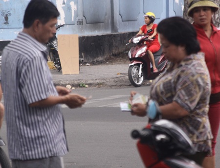 Điều dễ nhận thấy với dân phe, khách hàng muốn bao nhiêu vé cũng có