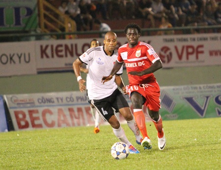 Abass (10) không thể giúp B.Bình Dương vượt qua HA Gia Lai, ảnh: Kim Điền