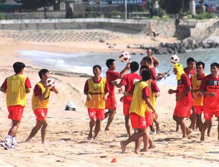 ĐT Việt Nam khó tìm thấy sự ổn định khi chưa có HLV trưởng, ảnh: Trọng Vũ