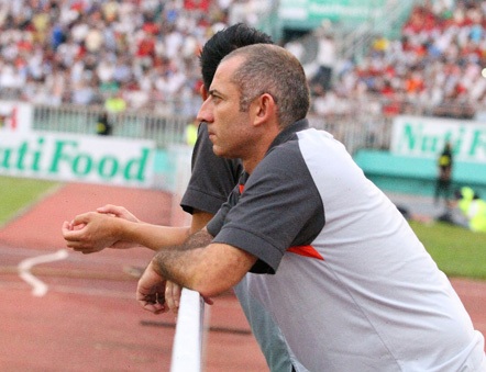 Những khoảnh khắc ấn tượng tại giải U19 quốc tế - 4 Khoảnh khắc trầm tư của HLV Graechen Guillaume