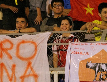 Những khoảnh khắc ấn tượng tại giải U19 quốc tế - 5 CĐV Việt Nam hâm mộ AS Roma