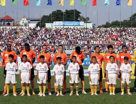 Năm 2012, người ta từng chen chúc nhau để xem XM Xuân Thành Sài Gòn đá bóng