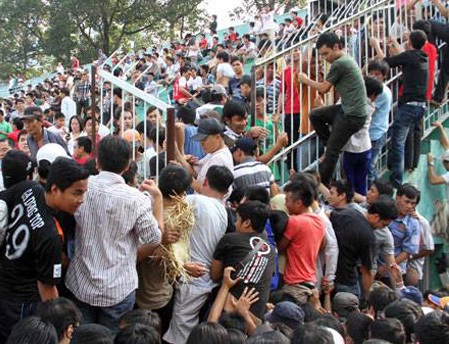 Năm 2012, người ta từng chen chúc nhau để xem XM Xuân Thành Sài Gòn đá bóng