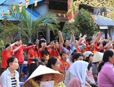 Nghỉ Tết sớm, một số tuyển thủ U19 Việt Nam tranh thủ làm từ thiện - 4 Tham gia còn có các CĐV của bóng đá Việt Nam