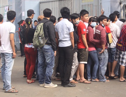 Sáng 2/1/2014, chỉ còn chừng này người xếp hàng