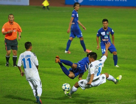 Nhiều cầu thủ thích đá chặt, chém ở V-League vì có thể họ không được dạy rằng điều đó là xấu