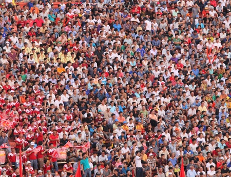 Khoảng chục ngàn khán giả Đồng Nai đến sân theo dõi trận Đồng Nai - HA Gia Lai