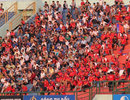 Trong khi Timothy (9) và các đồng đội ở HA Gia Lai chịu nhiều áp lực hơn