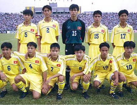 ... và lứa U16 Việt Nam từng vào bán kết giải châu Á năm 2000 đã lùi vào dĩ vãng