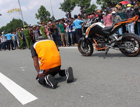 Nhưng sau đó chính anh cũng bất lực