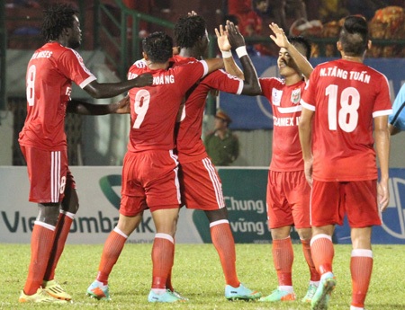 Đội đang dẫn đầu V-League B.Bình Dương lại là đội đánh mất bản sắc rõ rệt nhất, ảnh: Trọng Vũ