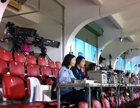 2 gia đình này, với 3 thế hệ khác nhau cũng dõi theo bước chân của đội bóng đá nữ Nhật Bản