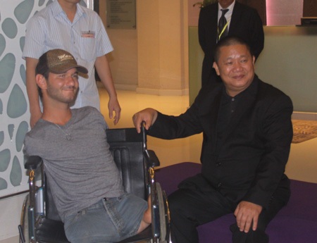 Nói chuyện với chủ tịch HĐQT tập đoàn Hoa Sen, ông Lê Phước Vũ (phải) (ảnh: Trọng Vũ)