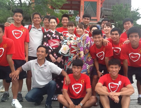 Họ háo hức được đặt chân đến nơi đây