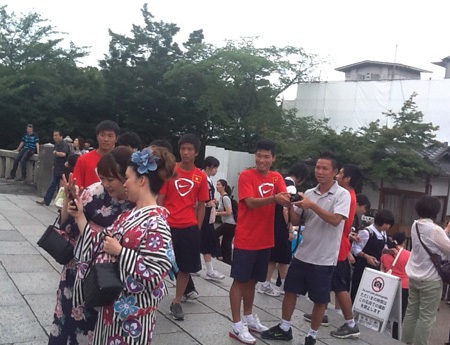 Điều này tạo cho các cầu thủ cảm giác lạ lẫm mà thân quen