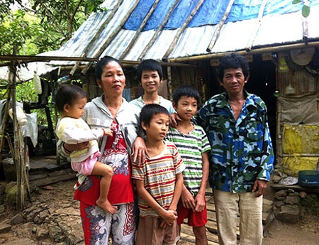 Cả nhà rất mong 6 thành viên trong gia đình ông Gịp A Dưởng bỏ rừng về xuôi