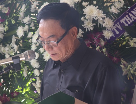 Cựu chủ tịch LĐBĐ TPHCM Trần Duy Long - phó BTC tang lễ, đọc điếu văn tiễn đưa