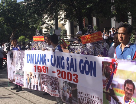 Người hâm mộ ghi lại những khoảng khắc đẹp nhất trong sự nghiệp bóng đá của ông