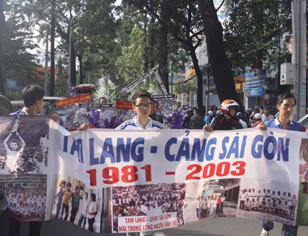 Người hâm mộ ghi lại những khoảng khắc đẹp nhất trong sự nghiệp bóng đá của ông