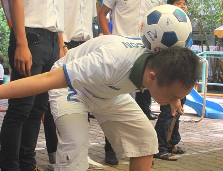 Em nhỏ này cũng muốn thử tài với các anh đội U19 Việt Nam