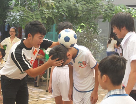 Riêng em nào không biết, các anh sẽ dạy