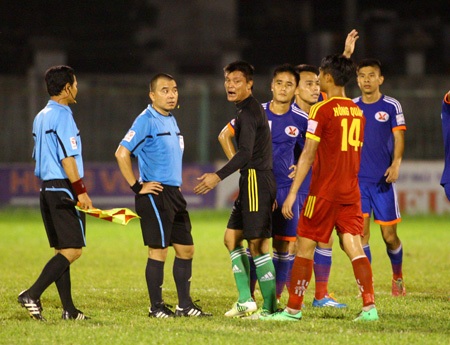 Trận đấu giữa HV.An Giang và Than Quảng Ninh diễn ra trong không khí căng thẳng