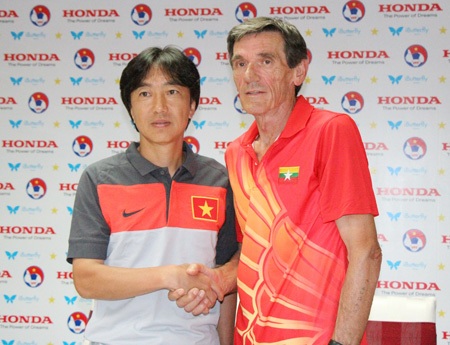 Cả 2 HLV đều muốn thử nghiệm trong trận đấu ngày mai (ảnh: Trọng Vũ)