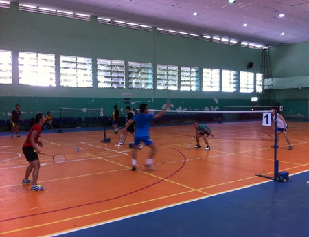 Các VĐV tập luyện ở nhà tập luyện kế bên (ảnh: Trọng Vũ)