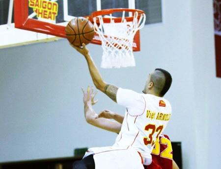 Pha ghi điểm kỹ thuật của Việt Arnold