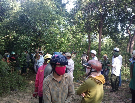 Hiện trường nơi phát hiện xác cô gái tên Tuyến hôm 5/10 (ảnh: Trúc Hà)