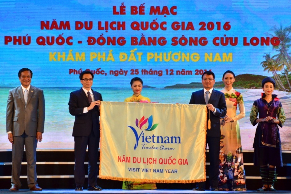 
Phó Thủ tướng Chính phủ Vũ Đức Đam đến dự và phát biểu chỉ đạo.
