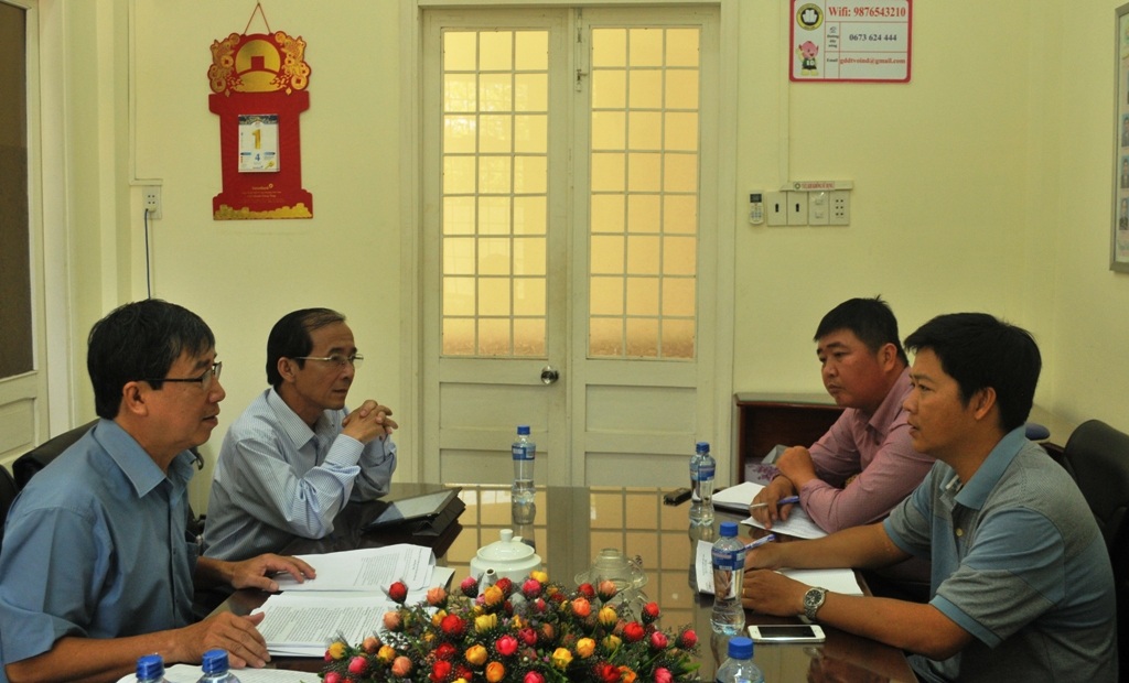 Hiệu trưởng tốt nghiệp lớp 12 khi mới 15 tuổi? - 2 Tại buổi làm việc, ông Hồ Quốc Dũng - Trưởng Phòng khảo thí - kiểm định chất lượng, Sở GD - ĐT tỉnh Đồng Tháp nhìn nhận sự việc này có sự sai sót của ngành giáo dục.
