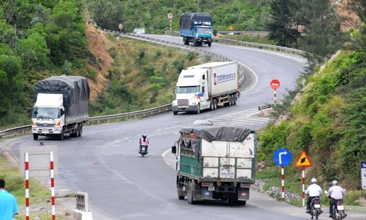 Quốc lộ 1A, đường Hồ Chí Minh: Giảm tiếp được 16.000 tỷ đồng - 1 Một đoạn Quốc lộ 1A qua khu vực địa hình phức tạp được cải tạo, mở rộng (ảnh: HL).