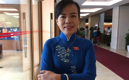Kỳ vọng nào cho phiên chất vấn đầu tiên của Quốc hội khóa XIV? - 2 Đại biểu Nguyễn Thị Kim Thúy mong việc trả lời chất vấn sẽ kèm theo những cam kết của Bộ trưởng để đại biểu giám sát việc thực hiện, không để tiếp diễn tình trạng đánh trống bỏ dùi.