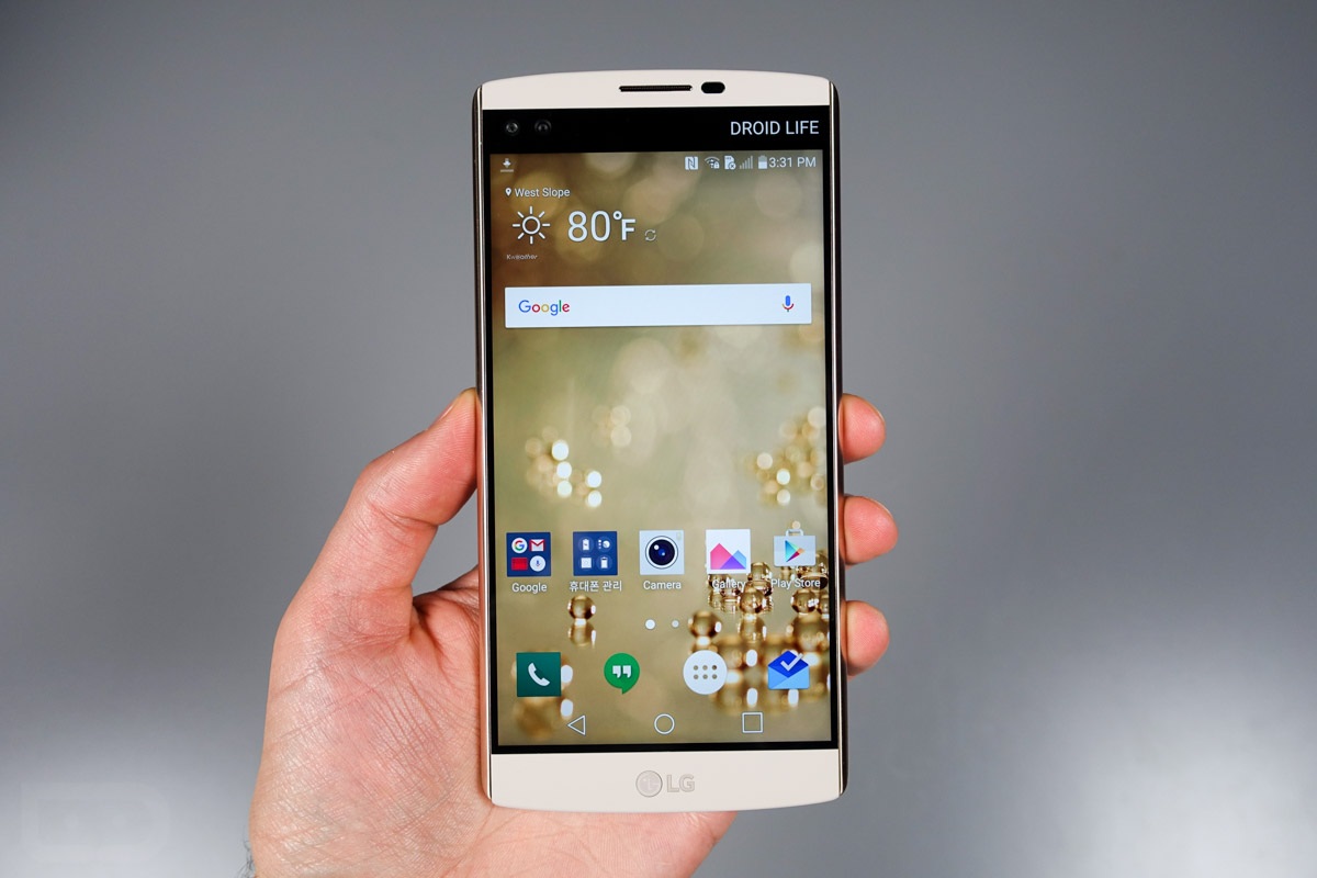 Đập hộp siêu phẩm hai màn hình LG V10 - 3 Màn hình lớn 5,7 inch đạt độ phân giải 2K, đi cùng đó là một màn hình phụ ở phía trên để hiển thị các thông tin như thời gian, tình trạng pin, thông báo...