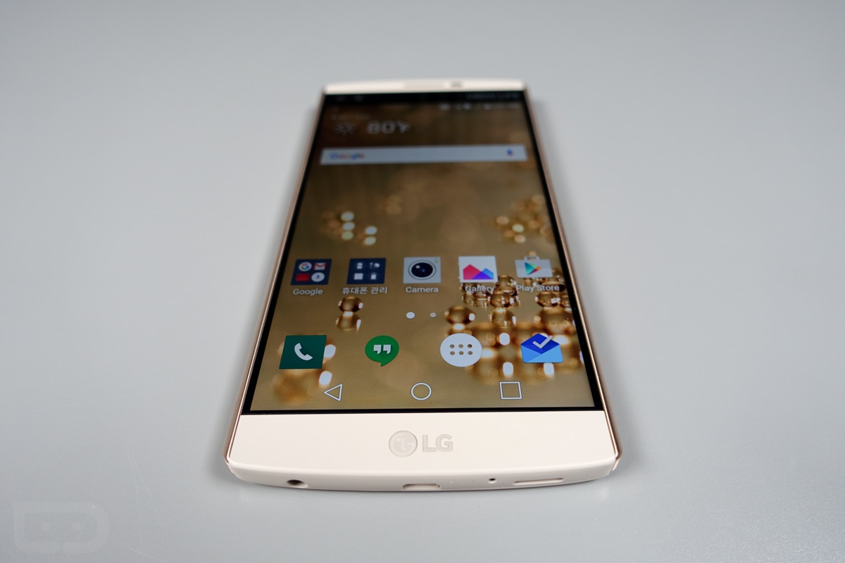 Đập hộp siêu phẩm hai màn hình LG V10 - 2 LG V10 sử dụng một màn hình lớn rộng 5,7 inch