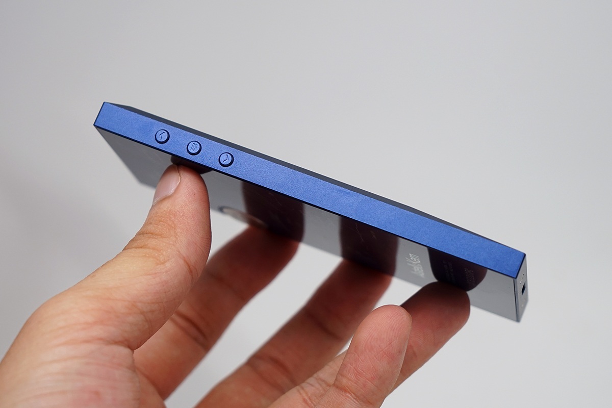 Cạnh trái với các phím chuyển nhạc