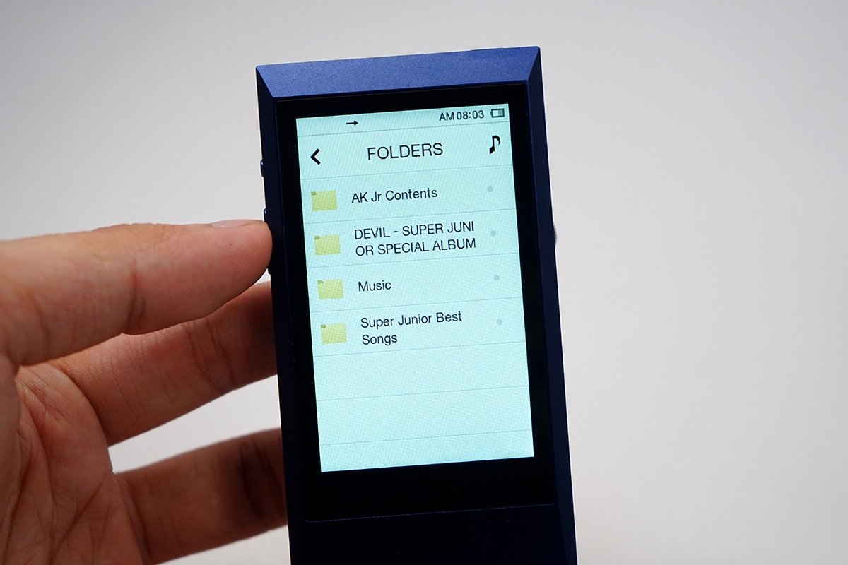 Máy có một màn hình 3,1 inch