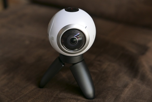 Đánh giá Samsung Gear 360 - máy ảnh 360 độ độc đáo của Samsung - 1 Đánh giá Samsung Gear 360 - máy ảnh 360 độ độc đáo của Samsung - 1