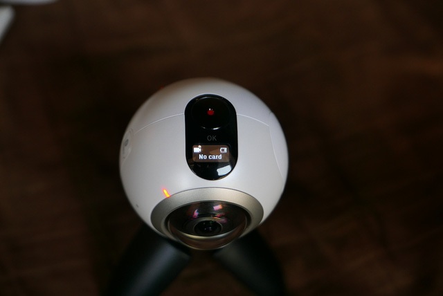 Đánh giá Samsung Gear 360 - máy ảnh 360 độ độc đáo của Samsung - 3 Đánh giá Samsung Gear 360 - máy ảnh 360 độ độc đáo của Samsung - 3
