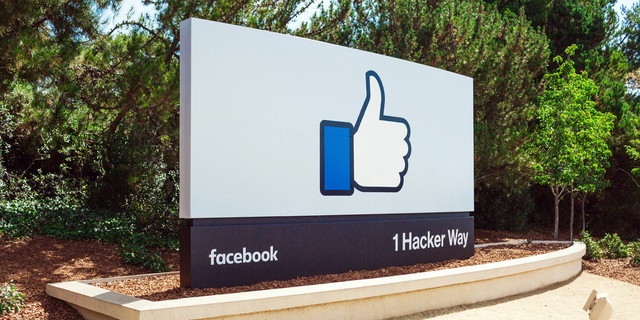 facebook-front-sign-headquarters-hq-offices-home-fb-640x0-1478486133004 facebook-front-sign-headquarters-hq-offices-home-fb-640x0-1478486133004