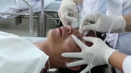 Bàn tay không sạch của nhân viên y tế có thể gây họa cho bệnh nhân