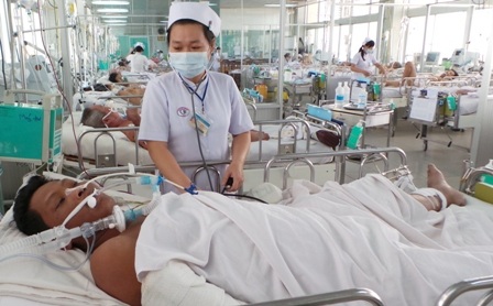Anh Tú đang được chăm sóc tích cực tại bệnh viện Chợ Rẫy